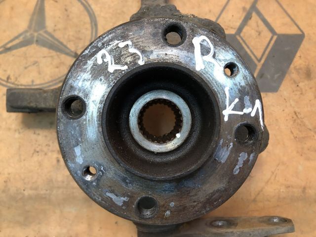 Цапфа передні праві 8200150223 RENAULT