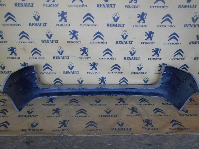 Буфер (бампер) задній 8200150631 RENAULT