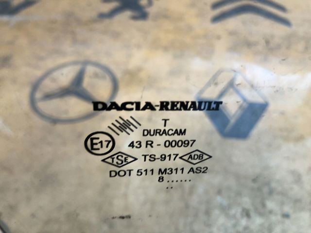 Скло передньої правої двері 8200211927 RENAULT