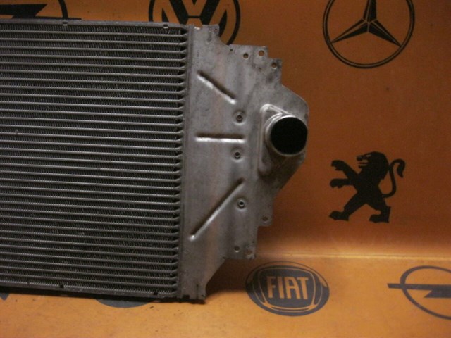 Радіатор интеркуллера 8200252209 RENAULT