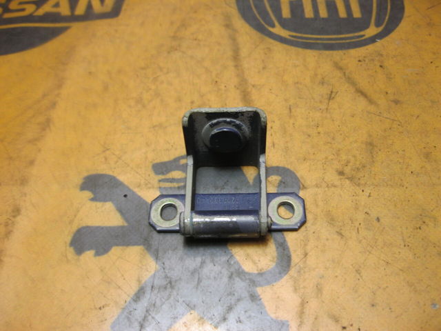 Петля багажника 8200270332 RENAULT