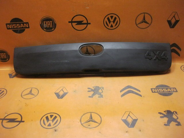 Накладка задніх 3-х/5-х дверей 8200297527 RENAULT