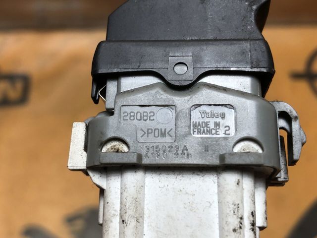 Кнопка підйомника заднього скла 8200315029 RENAULT