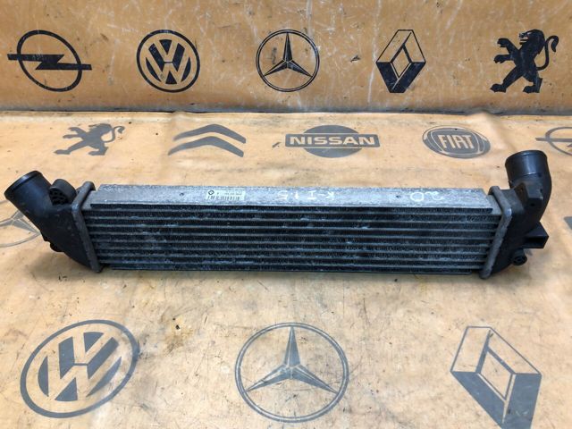 Охолоджувач наддувочного повітря 8200322941 RENAULT