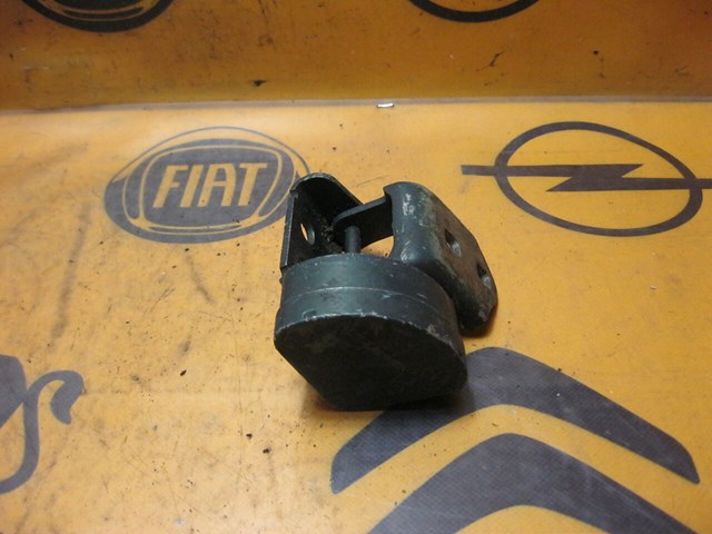 Петля задніх правих дверей 8200338990 RENAULT