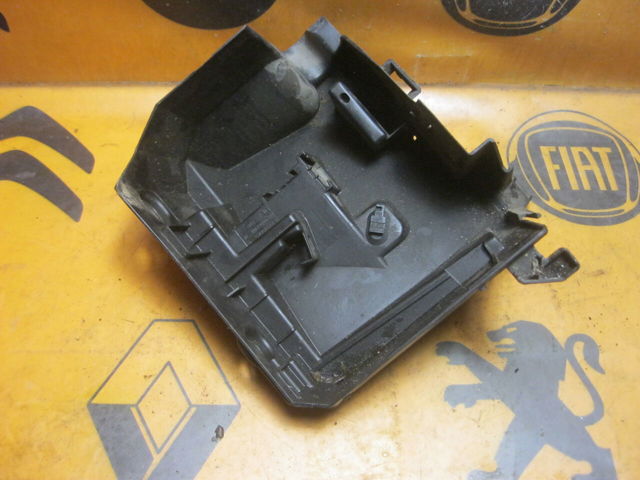 Коробка запобіжників 8200356340 RENAULT