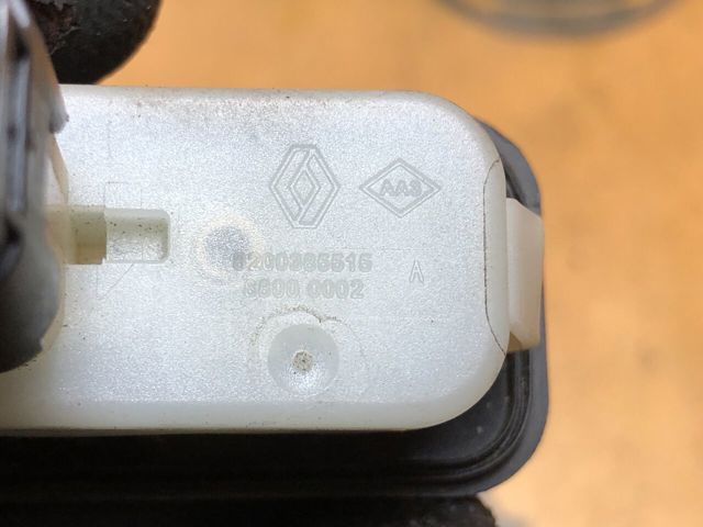 Кнопка приводу замка третіх/ п'ятих дверей 8200385515 RENAULT