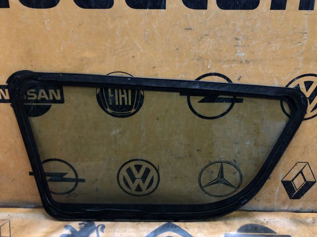 Скло кузова/багажного відсіку, ліве 8200396109 RENAULT
