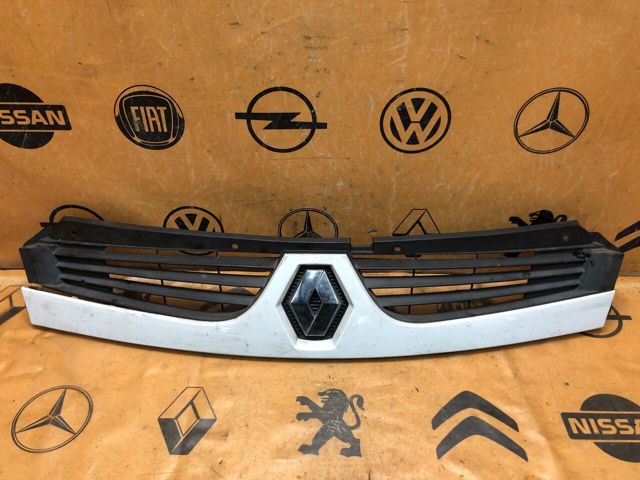 Захисна решітка радіатора 8200426365 RENAULT