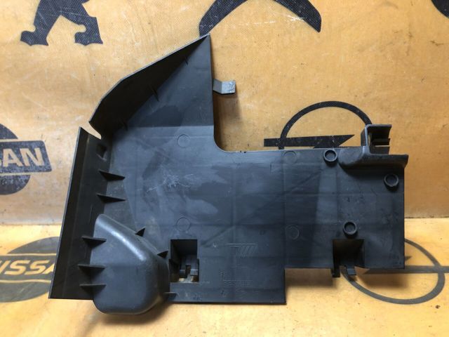 Повітропровід / дефлектор радіатора 8200427475 RENAULT