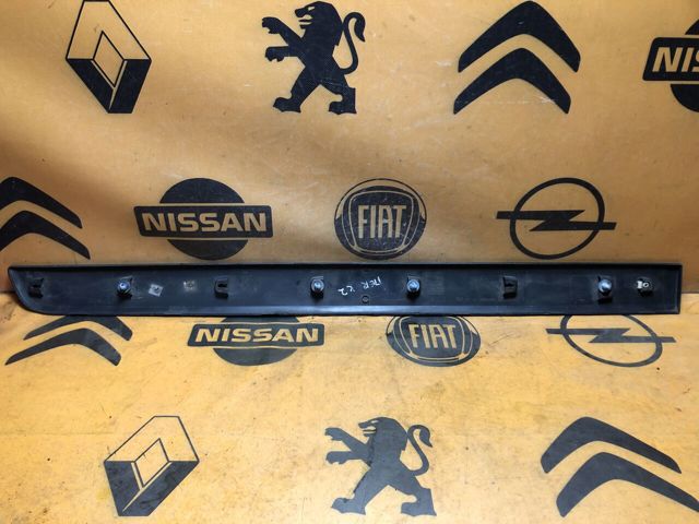 Молдинг передніх правих дверей 8200439113 RENAULT