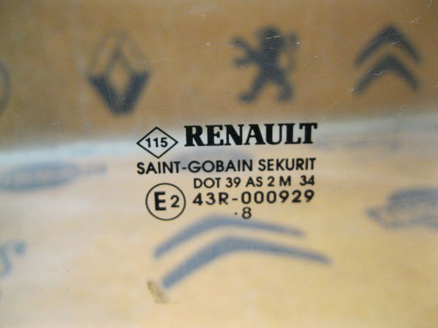 Скло та ущільнювачі скла вітрового правого/лівого 8200439460 RENAULT