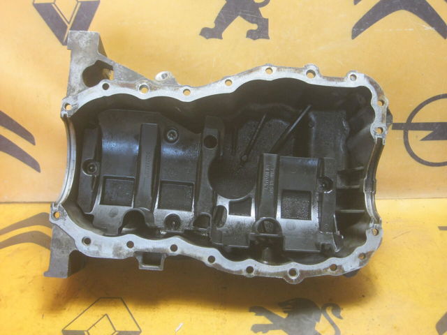 Піддон масляний картера двигуна 8200451325 RENAULT