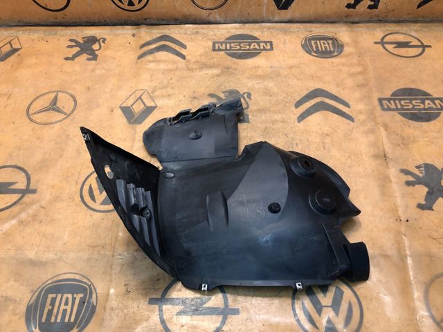 Підкрилок переднього крила, лівий передній 8200460509 RENAULT