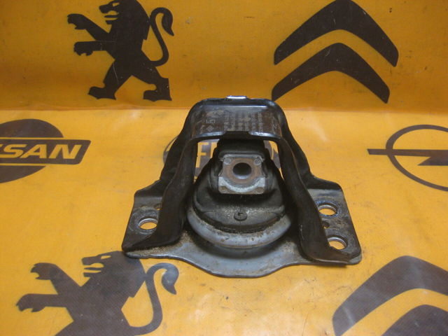 Права подушка мотора 8200592642 RENAULT
