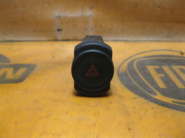 Кнопка аварійної сигналізації 8200602232 RENAULT