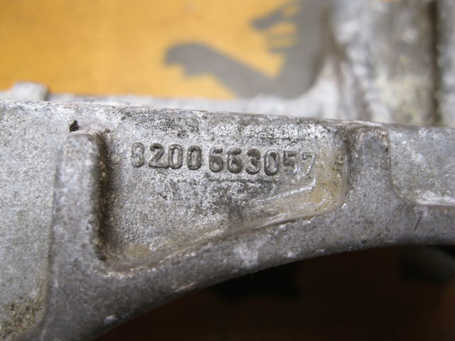 Кріплення генератора 8200663057 MERCEDES