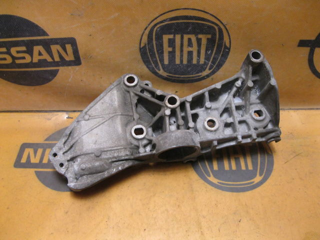 Кронштейн генератора (натяжний) 8200669494 RENAULT