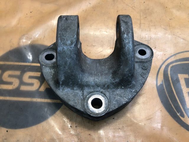 Кронштейн подушки (опори) двигуна, задньої 8200675217 RENAULT