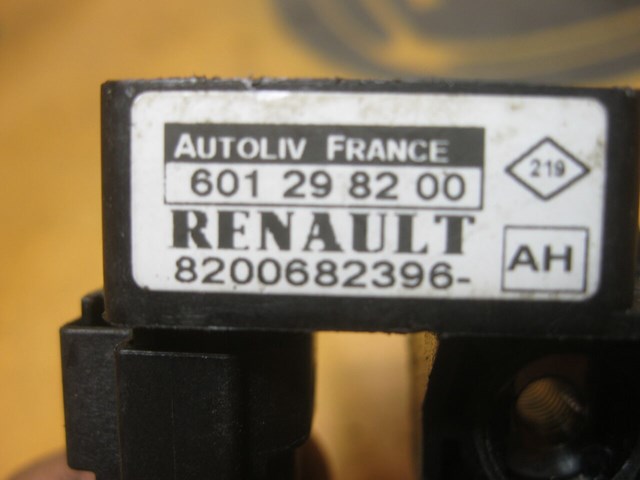 Датчик AIRBAG передній 8200682396 RENAULT