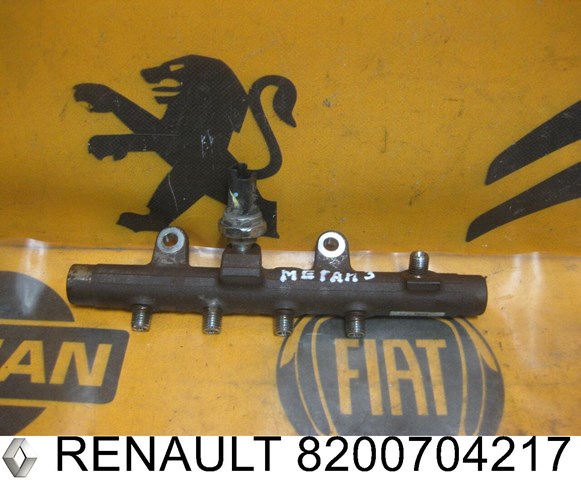 Рампа форсунок системи упорскування палива 8200704217 RENAULT