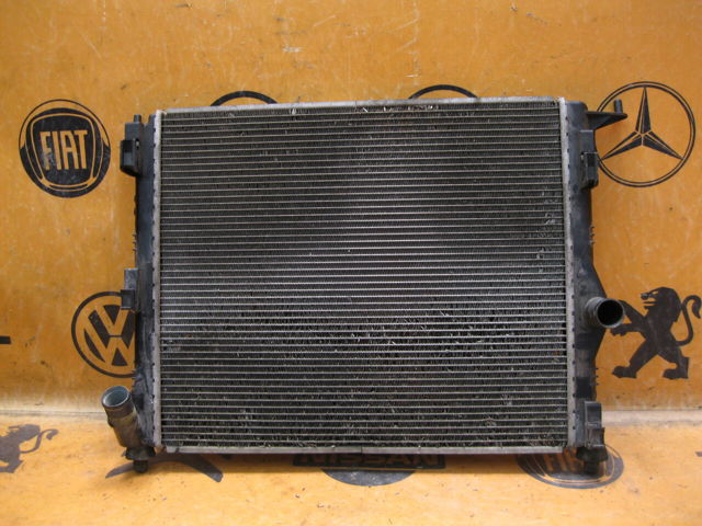 Радіатор двигуна 8200735038 RENAULT