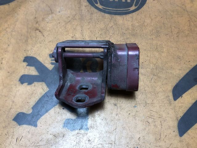 Петля передніх дверей, правих 8200885636 RENAULT