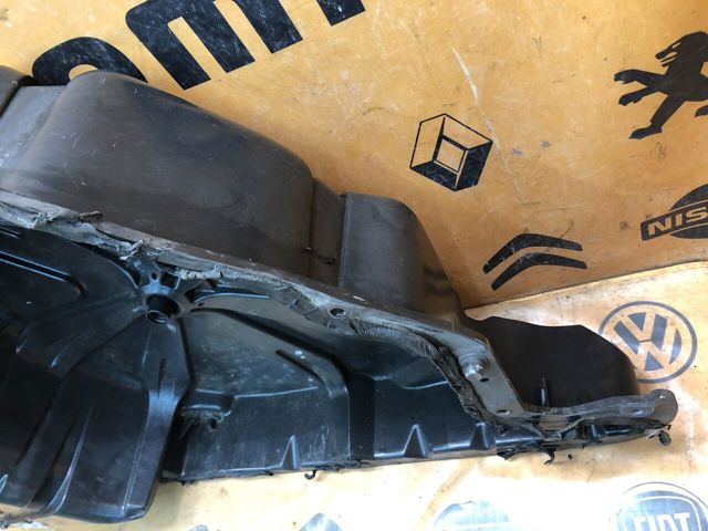 Облицювання багажного відсіку нижнє 8200890248 RENAULT