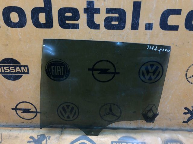Скло заднє ліве 823010002R RENAULT