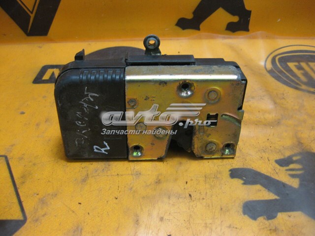 Замок передніх пасажирських дверей 9136K2 PEUGEOT