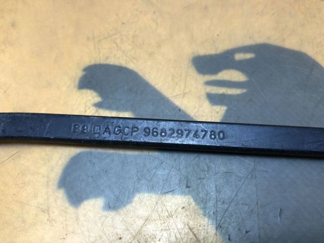 Поводок двірника 9682974780 PEUGEOT