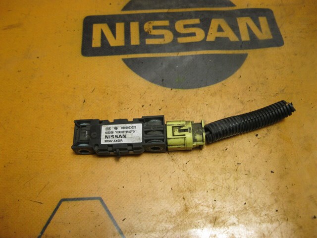 Датчик Ейрбег передній 98582AX00A NISSAN