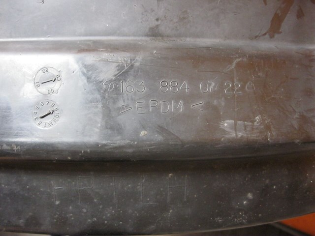 Підкрилок передній лівий A1638840722 MERCEDES