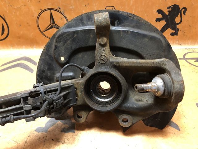 Цапфа поворотного кулака A1643302120 MERCEDES