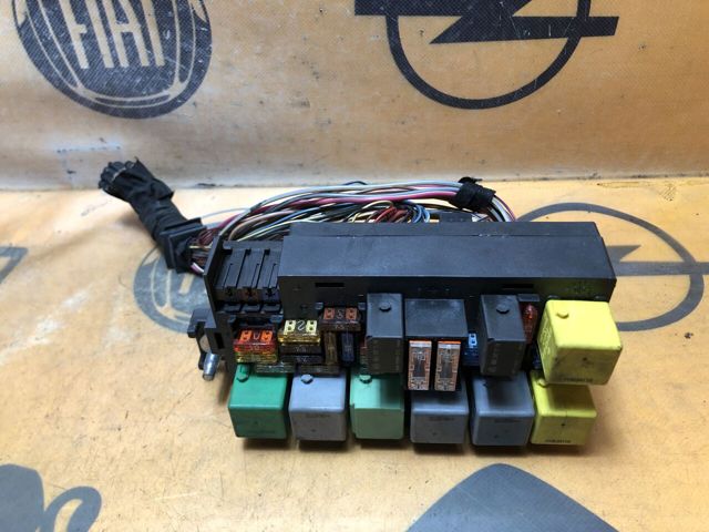 Коробка запобіжників A1645400672 MERCEDES
