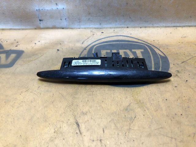 Дисплей парктроніка A1725420023 MERCEDES