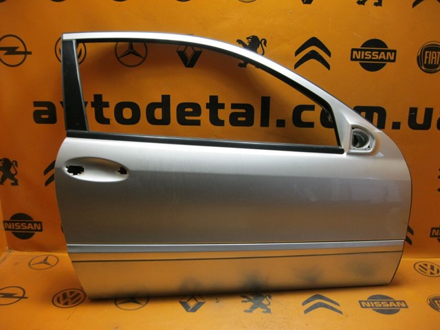 Б/у дверь передняя правая mercedes-benz c-class w203 купе (2001-2007) код: 21033 A2037201605