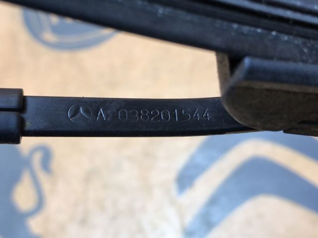 Важіль-поводок склоочисника заднього скла A2038201544 MERCEDES