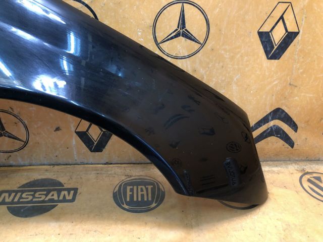 Переднє праве крило A2038800218 MERCEDES