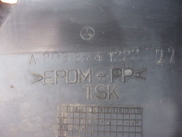 Підкрилок переднього крила, правий задній A2038841222 MERCEDES