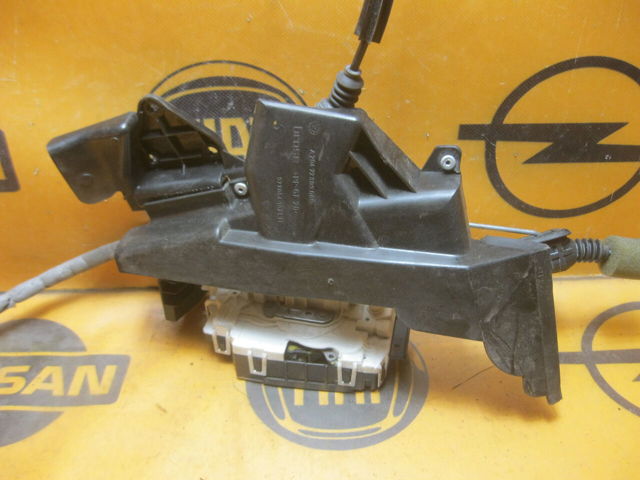 Замок водійських дверей A2047200335 MERCEDES