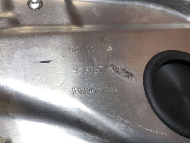 Мотор склопідйомника водійських дверей A2048200142 MERCEDES