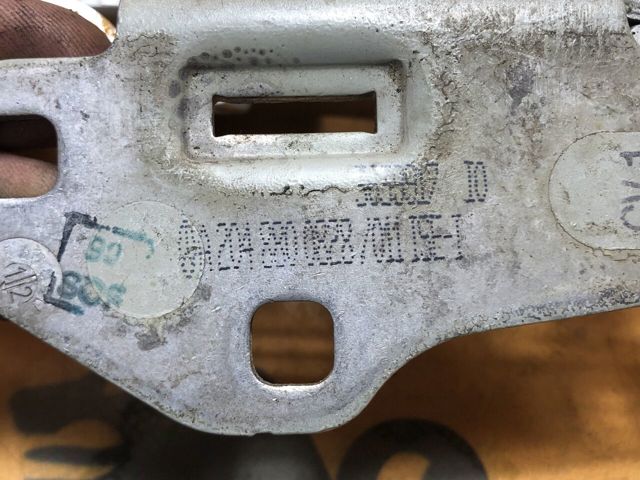 Завіса капота права A2048800828 MERCEDES