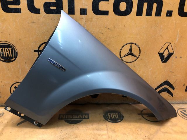 Переднє праве крило A2048801418 MERCEDES