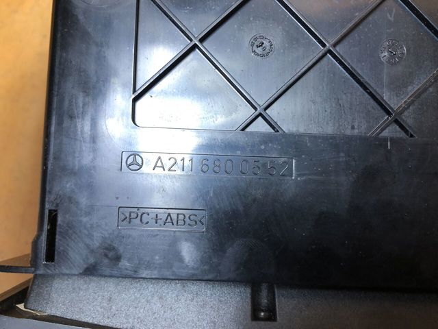 Кнопка аварійної сигналізації A2116800552 MERCEDES