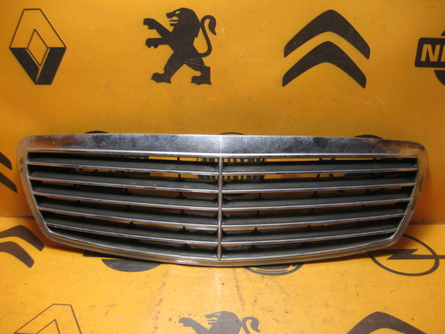 Захисна решітка радіатора A2118800583 MERCEDES