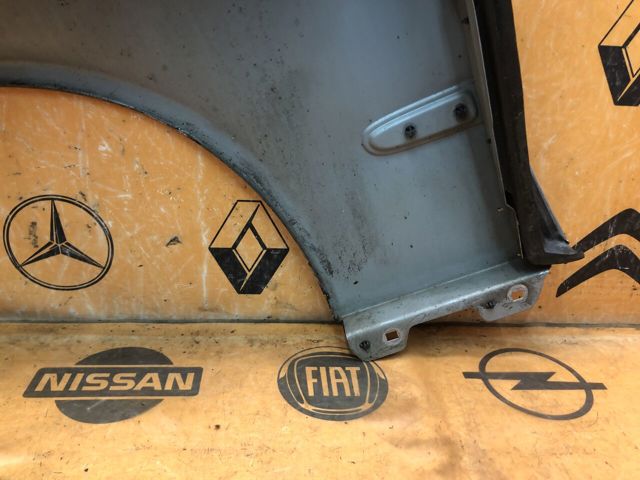 Переднє праве крило A2118800818 MERCEDES