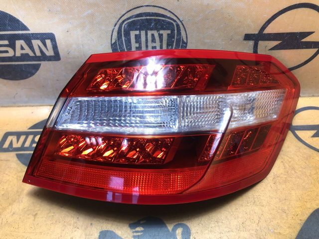 Задній правий зовнішній ліхтар A2129066701 MERCEDES