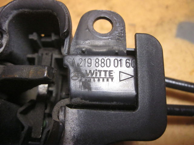 Замок кришки капота A2198800160 MERCEDES