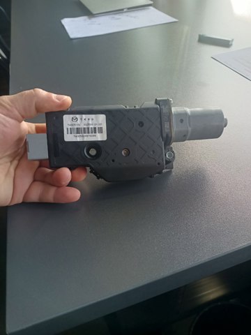 Мотор приводу люка TK8069870 MAZDA